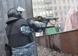 Азаров доруководился и впал в маразм, а Украина оказалась между революцеий и гражаднской войной!!!