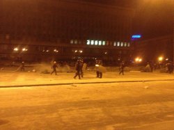 Срочно!!! В Запорожье жестоко зачищен Майдан палками и шумовыми гранатами!!!