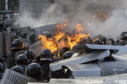 Хроника Революции 17 февраля: ожсточенные столкновения между протестующими и отрядами милиции. Ситуация 11-00 - 12-30.
