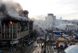 Мирная революция в Украине закончилась десятками трупов, сожженные БТРы, водометы, Дом проффсоюзов и киевская консерватория, но Майдан выстоял!!!