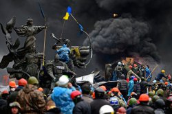 Революция в Украине 18 февраля победила, но только в Киеве. Янукович подписал перемирие и срочно выехал на Восток Украины. 